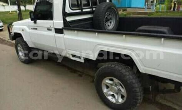 Acheter Occasion Voiture Toyota Land Cruiser Blanc à Lusaka, Zambie Acheter Occasion Voiture Toyota Land Cruiser Blanc à Lusaka, Zambie