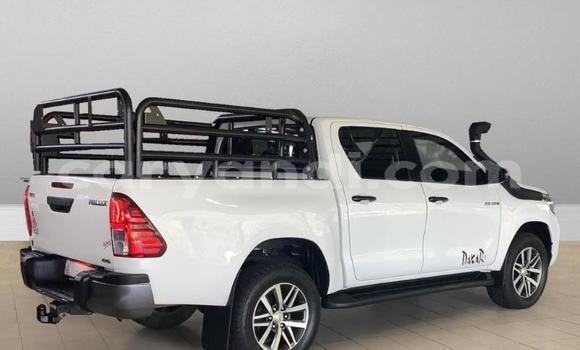 Acheter Occasion Voiture Toyota Hilux Blanc à Livingstone, Zambie Acheter Occasion Voiture Toyota Hilux Blanc à Livingstone, Zambie