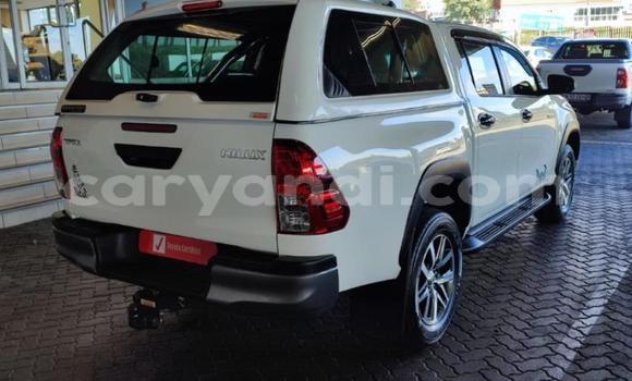 Acheter Occasion Voiture Toyota Hilux Blanc à Livingstone, Zambie Acheter Occasion Voiture Toyota Hilux Blanc à Livingstone, Zambie