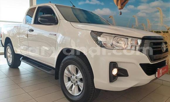 Nunua Ilio tumika Toyota Hilux Nyeupe Gari ndani ya Livingstone nchini Zambia Nunua Ilio tumika Toyota Hilux Nyeupe Gari ndani ya Livingstone nchini Zambia