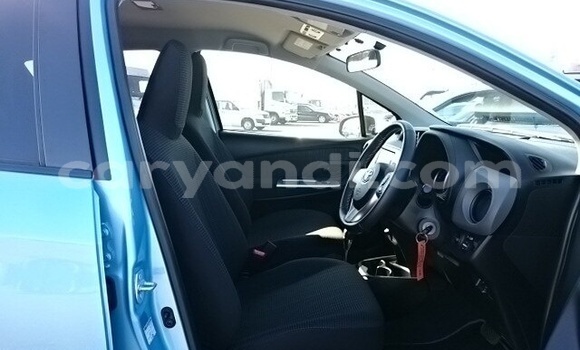 Acheter Occasion Voiture Toyota Vitz Bleu à Livingstone, Zambie Acheter Occasion Voiture Toyota Vitz Bleu à Livingstone, Zambie