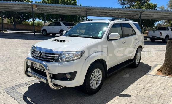 Nunua Ilio tumika Toyota Fortuner Nyeupe Gari ndani ya Livingstone nchini Zambia Nunua Ilio tumika Toyota Fortuner Nyeupe Gari ndani ya Livingstone nchini Zambia