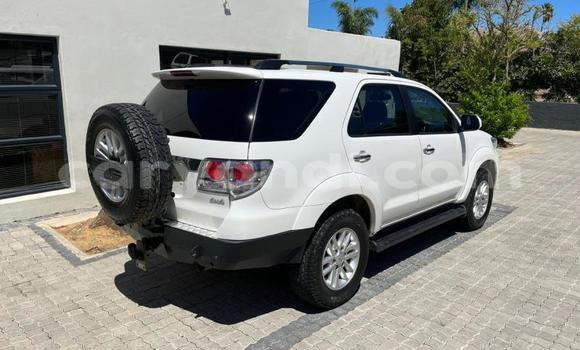 Nunua Ilio tumika Toyota Fortuner Nyeupe Gari ndani ya Livingstone nchini Zambia Nunua Ilio tumika Toyota Fortuner Nyeupe Gari ndani ya Livingstone nchini Zambia
