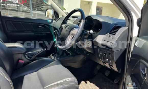 Nunua Ilio tumika Toyota Fortuner Nyeupe Gari ndani ya Livingstone nchini Zambia Nunua Ilio tumika Toyota Fortuner Nyeupe Gari ndani ya Livingstone nchini Zambia