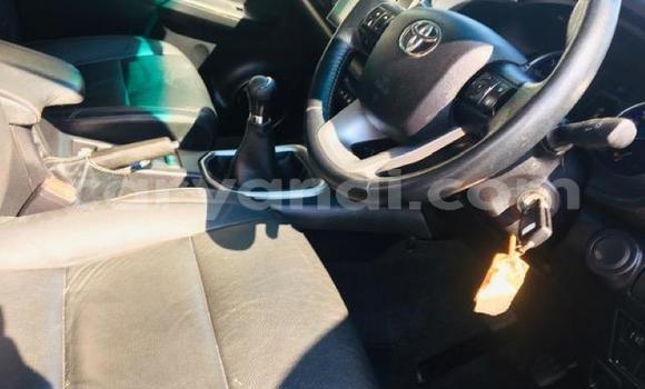 Nunua Ilio tumika Toyota Hilux Nyeupe Gari ndani ya Livingstone nchini Zambia Nunua Ilio tumika Toyota Hilux Nyeupe Gari ndani ya Livingstone nchini Zambia