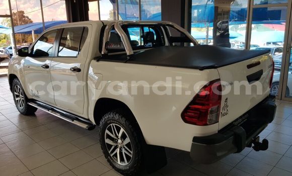 Acheter Occasion Voiture Toyota Hilux Blanc à Livingstone, Zambie Acheter Occasion Voiture Toyota Hilux Blanc à Livingstone, Zambie