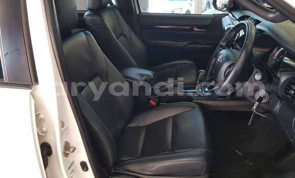 Acheter Occasion Voiture Toyota Hilux Blanc à Livingstone, Zambie Acheter Occasion Voiture Toyota Hilux Blanc à Livingstone, Zambie