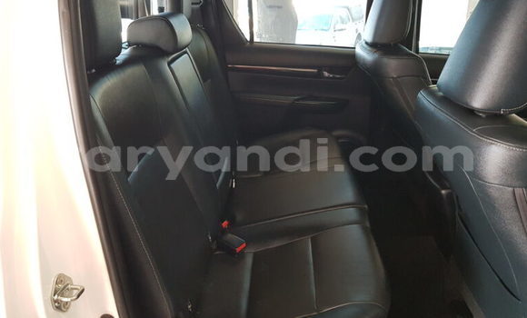 Acheter Occasion Voiture Toyota Hilux Blanc à Livingstone, Zambie Acheter Occasion Voiture Toyota Hilux Blanc à Livingstone, Zambie