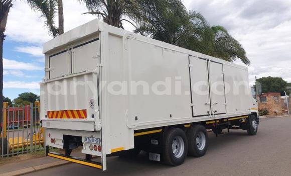 Acheter Occasion Utilitaire Hino Ranger Blanc à Livingstone, Zambie Acheter Occasion Utilitaire Hino Ranger Blanc à Livingstone, Zambie