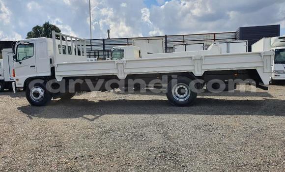 Acheter Occasion Utilitaire Hino Ranger Blanc à Livingstone, Zambie Acheter Occasion Utilitaire Hino Ranger Blanc à Livingstone, Zambie