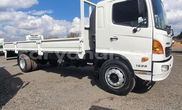 Acheter Occasion Utilitaire Hino Ranger Blanc à Livingstone, Zambie Acheter Occasion Utilitaire Hino Ranger Blanc à Livingstone, Zambie