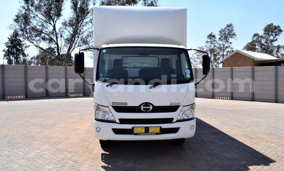 Acheter Occasion Utilitaire Hino 300 Series Blanc à Livingstone, Zambie Acheter Occasion Utilitaire Hino 300 Series Blanc à Livingstone, Zambie