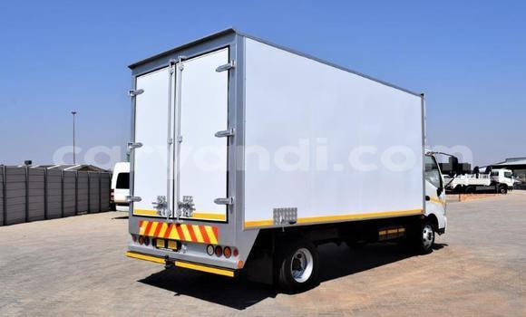 Acheter Occasion Utilitaire Hino 300 Series Blanc à Livingstone, Zambie Acheter Occasion Utilitaire Hino 300 Series Blanc à Livingstone, Zambie