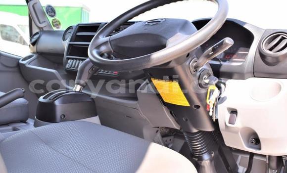 Acheter Occasion Utilitaire Hino 300 Series Blanc à Livingstone, Zambie Acheter Occasion Utilitaire Hino 300 Series Blanc à Livingstone, Zambie