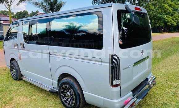 Acheter Occasion Utilitaire Toyota HiAce Autre à Lusaka, Zambie Acheter Occasion Utilitaire Toyota HiAce Autre à Lusaka, Zambie
