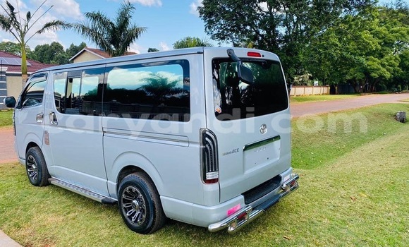 Acheter Occasion Utilitaire Toyota HiAce Autre à Lusaka, Zambie Acheter Occasion Utilitaire Toyota HiAce Autre à Lusaka, Zambie