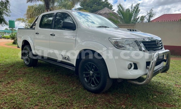 Buy Used Toyota Hilux White Car in Chilanga in Lusaka