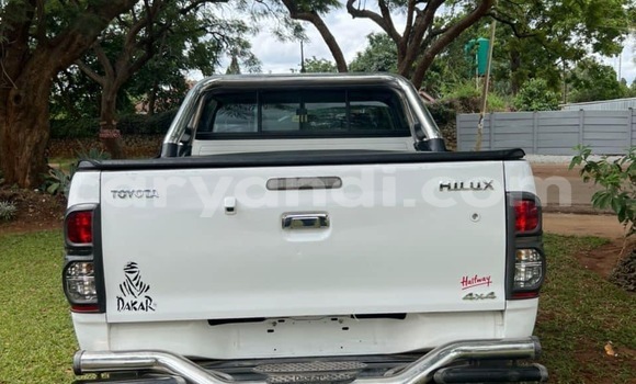 Tenga Tsaru Toyota Hilux Chena Mota in Chilanga in Lusaka Tenga Tsaru Toyota Hilux Chena Mota in Chilanga in Lusaka