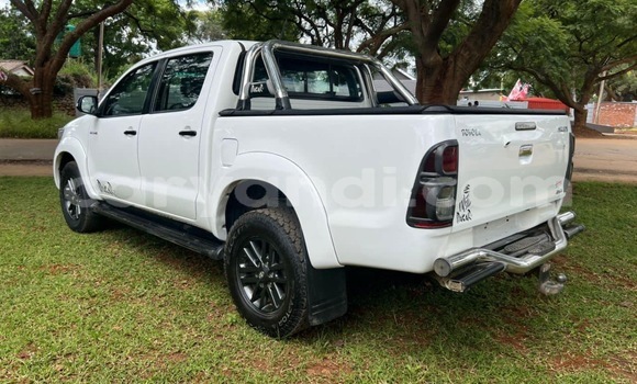 Tenga Tsaru Toyota Hilux Chena Mota in Chilanga in Lusaka Tenga Tsaru Toyota Hilux Chena Mota in Chilanga in Lusaka