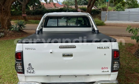 Tenga Tsaru Toyota Hilux Chena Mota in Chilanga in Lusaka Tenga Tsaru Toyota Hilux Chena Mota in Chilanga in Lusaka