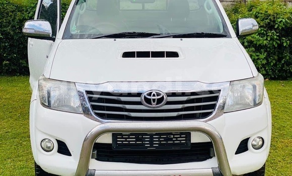 Nunua Ilio tumika Toyota Hilux Nyeupe Gari ndani ya Livingstone nchini Zambia