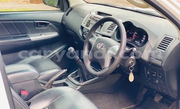 Buy Used Toyota Hilux White Car in Livingstone in Zambia Buy Used Toyota Hilux White Car in Livingstone in Zambia