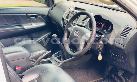 Buy Used Toyota Hilux White Car in Livingstone in Zambia Buy Used Toyota Hilux White Car in Livingstone in Zambia