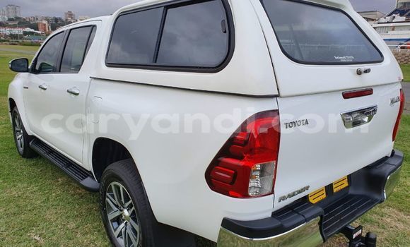 Nunua Ilio tumika Toyota Hilux Nyeupe Gari ndani ya Chilanga nchini Lusaka
