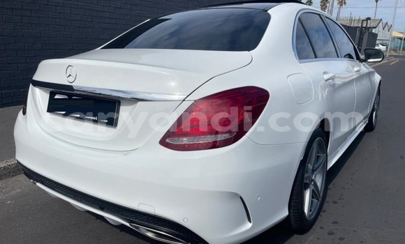 Acheter Occasion Voiture Mercedes‒Benz C-klasse AMG Blanc à Livingstone, Zambie Acheter Occasion Voiture Mercedes‒Benz C-klasse AMG Blanc à Livingstone, Zambie
