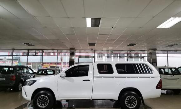 Acheter Occasion Voiture Toyota Hilux Blanc à Livingstone, Zambie Acheter Occasion Voiture Toyota Hilux Blanc à Livingstone, Zambie