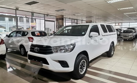 Acheter Occasion Voiture Toyota Hilux Blanc à Livingstone, Zambie Acheter Occasion Voiture Toyota Hilux Blanc à Livingstone, Zambie
