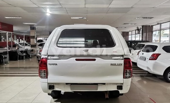 Acheter Occasion Voiture Toyota Hilux Blanc à Livingstone, Zambie Acheter Occasion Voiture Toyota Hilux Blanc à Livingstone, Zambie