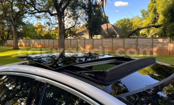 Tenga Tsaru Jaguar XJ Sirivha Mota in Lusaka in Zambia Tenga Tsaru Jaguar XJ Sirivha Mota in Lusaka in Zambia