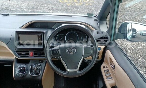 Nunua Ilio tumika Toyota Noah Bluu Gari ndani ya Livingstone nchini Zambia Nunua Ilio tumika Toyota Noah Bluu Gari ndani ya Livingstone nchini Zambia