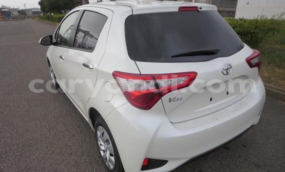 Acheter Occasion Voiture Toyota Vitz Blanc à Chingola, Zambie Acheter Occasion Voiture Toyota Vitz Blanc à Chingola, Zambie
