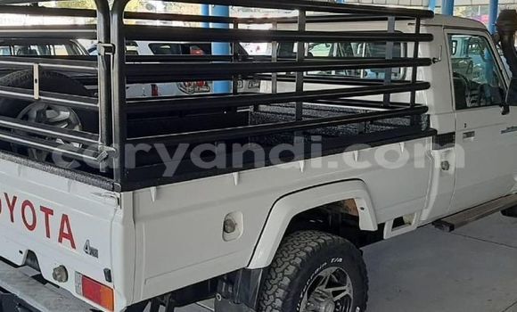 Acheter Occasion Voiture Toyota Land Cruiser Beige à Lusaka, Zambie Acheter Occasion Voiture Toyota Land Cruiser Beige à Lusaka, Zambie