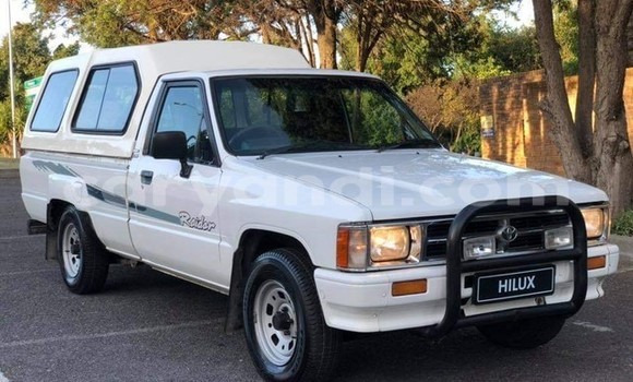 Nunua Ilio tumika Toyota Hilux Nyeupe Gari ndani ya Livingstone nchini Zambia Nunua Ilio tumika Toyota Hilux Nyeupe Gari ndani ya Livingstone nchini Zambia
