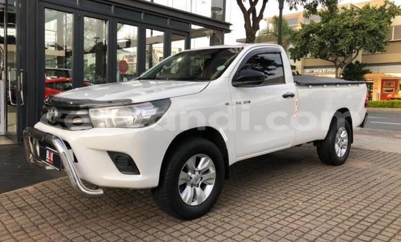 Acheter Occasion Voiture Toyota Hilux Blanc à Livingstone, Zambie Acheter Occasion Voiture Toyota Hilux Blanc à Livingstone, Zambie