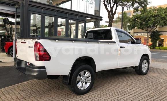 Acheter Occasion Voiture Toyota Hilux Blanc à Livingstone, Zambie Acheter Occasion Voiture Toyota Hilux Blanc à Livingstone, Zambie