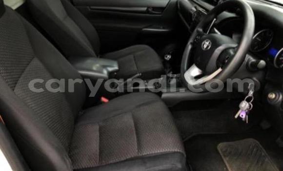 Acheter Occasion Voiture Toyota Hilux Blanc à Livingstone, Zambie Acheter Occasion Voiture Toyota Hilux Blanc à Livingstone, Zambie