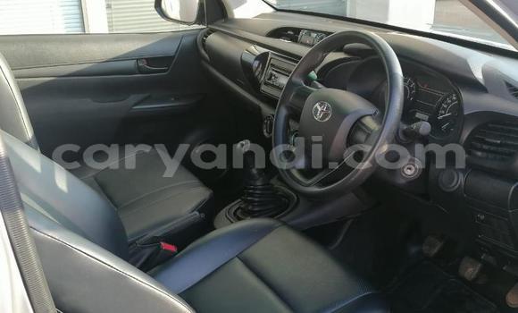 Nunua Ilio tumika Toyota Hilux Fedha Gari ndani ya Livingstone nchini Zambia Nunua Ilio tumika Toyota Hilux Fedha Gari ndani ya Livingstone nchini Zambia