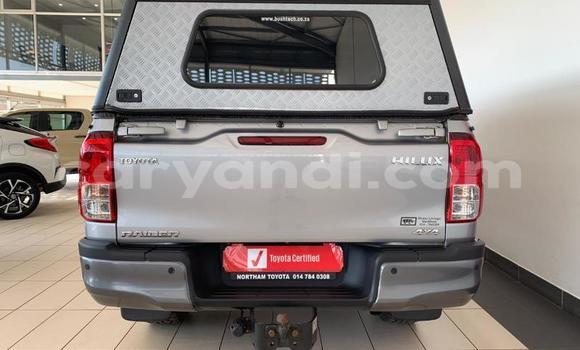 Acheter Occasion Voiture Toyota Hilux Gris à Livingstone, Zambie Acheter Occasion Voiture Toyota Hilux Gris à Livingstone, Zambie