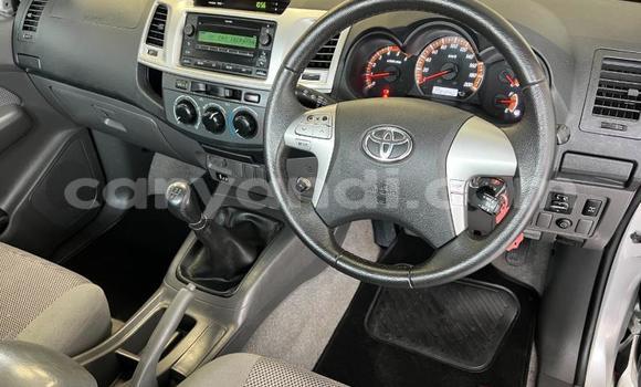 Acheter Occasion Voiture Toyota Hilux Marron à Livingstone, Zambie Acheter Occasion Voiture Toyota Hilux Marron à Livingstone, Zambie