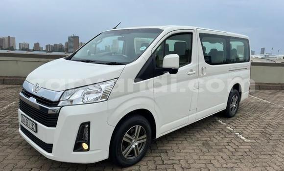 Buy Used Toyota Granvia White Car in Chilanga in Lusaka