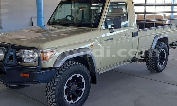 Tenga Tsaru Toyota Land Cruiser Beige Mota in Lusaka in Zambia