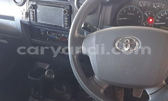 Acheter Occasion Voiture Toyota Land Cruiser Beige à Lusaka, Zambie Acheter Occasion Voiture Toyota Land Cruiser Beige à Lusaka, Zambie