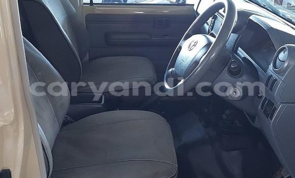 Acheter Occasion Voiture Toyota Land Cruiser Beige à Lusaka, Zambie Acheter Occasion Voiture Toyota Land Cruiser Beige à Lusaka, Zambie
