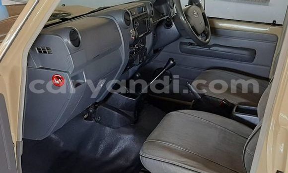 Acheter Occasion Voiture Toyota Land Cruiser Beige à Lusaka, Zambie Acheter Occasion Voiture Toyota Land Cruiser Beige à Lusaka, Zambie
