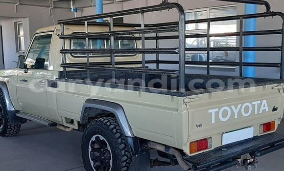 Acheter Occasion Voiture Toyota Land Cruiser Beige à Lusaka, Zambie Acheter Occasion Voiture Toyota Land Cruiser Beige à Lusaka, Zambie