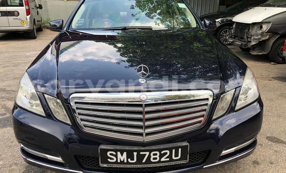 Tenga Tsaru Mercedes‒Benz E-klasse Bhuruu Mota in Lusaka in Zambia Tenga Tsaru Mercedes‒Benz E-klasse Bhuruu Mota in Lusaka in Zambia